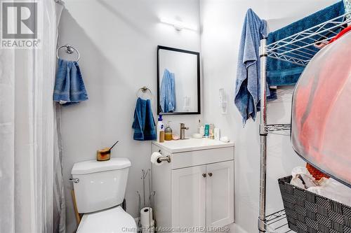 46-48 Wellington Street East, Chatham, ON - Indoor Photo Showing Bathroom