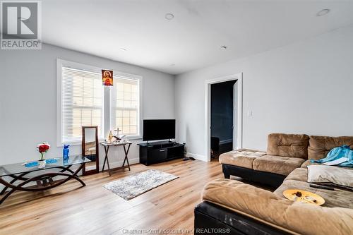 46-48 Wellington Street East, Chatham, ON - Indoor Photo Showing Living Room