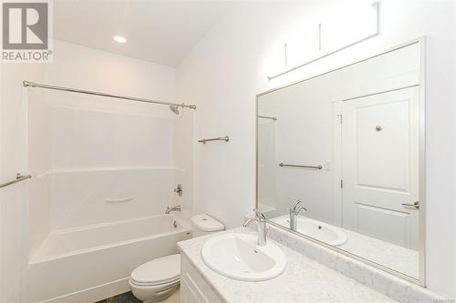 Access to main bath off second bedroom - 10296 Sparling Pl, Sidney, BC 