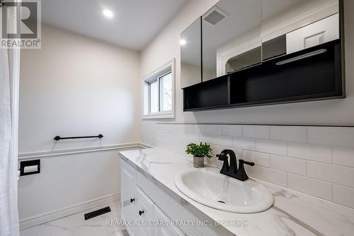 7050 Concession 6 Road, Uxbridge, ON - Indoor Photo Showing Bathroom