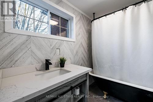 7050 Concession 6 Road, Uxbridge, ON - Indoor Photo Showing Bathroom