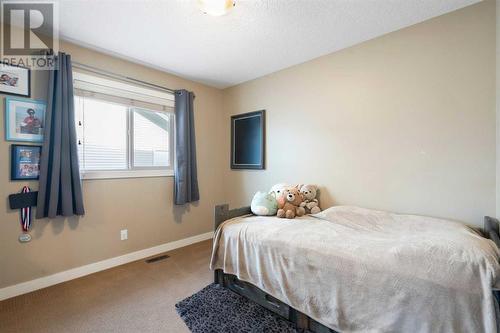 Two additional bedrooms and a 4-piece bath complete this level - 111 Sage Hill Green Nw, Calgary, AB 