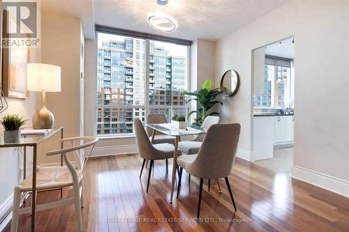 2110 - 5229 Dundas Street W, Toronto, ON - Indoor Photo Showing Dining Room