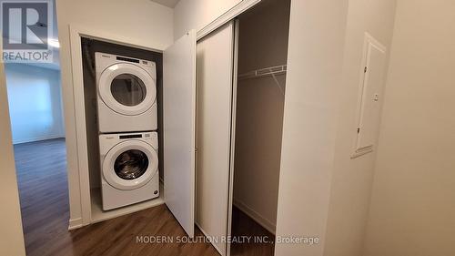 501 - 395 Dundas Street W, Oakville, ON - Indoor Photo Showing Laundry Room