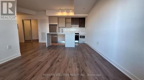 501 - 395 Dundas Street W, Oakville, ON - Indoor Photo Showing Kitchen