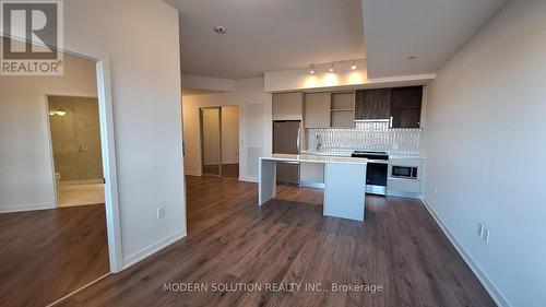 501 - 395 Dundas Street W, Oakville, ON - Indoor Photo Showing Kitchen