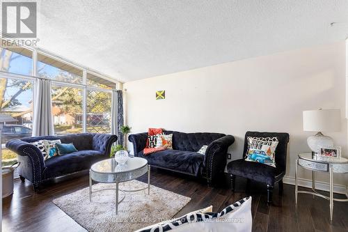 24 Masseygrove Crescent, Toronto, ON - Indoor Photo Showing Living Room