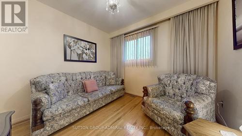 149 Sharpecroft Boulevard, Toronto, ON - Indoor Photo Showing Living Room