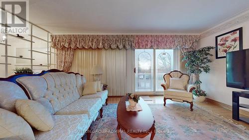 149 Sharpecroft Boulevard, Toronto, ON - Indoor Photo Showing Living Room