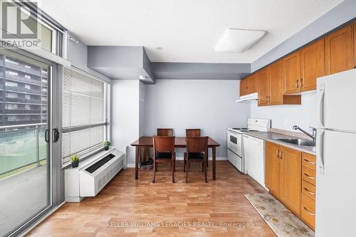 405 - 2464 Weston Road, Toronto, ON - Indoor Photo Showing Kitchen