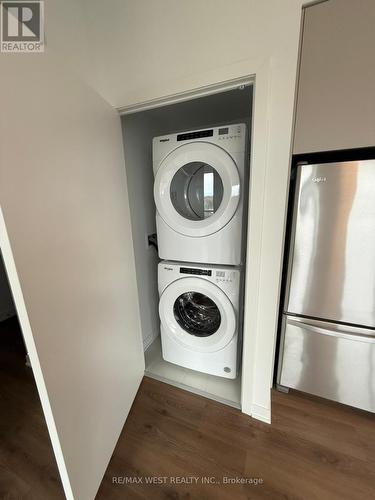 607 - 395 Dundas Street, Oakville, ON - Indoor Photo Showing Laundry Room