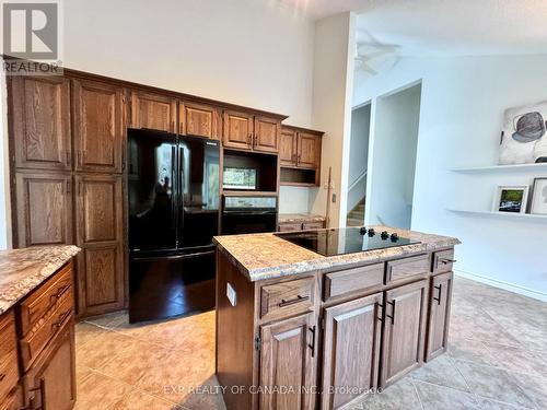 185 Croatia Avenue, Timmins (Gold Centre), ON - Indoor Photo Showing Kitchen