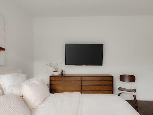 103-363 Tyee Rd, Victoria, BC - Indoor Photo Showing Bedroom