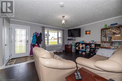 361 1St Avenue S, Chesley, ON - Indoor Photo Showing Living Room