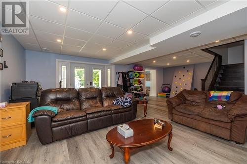 361 1St Avenue S, Chesley, ON - Indoor Photo Showing Living Room