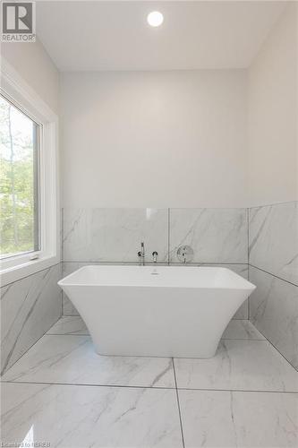 24 Aspen Lane, Powassan, ON - Indoor Photo Showing Bathroom