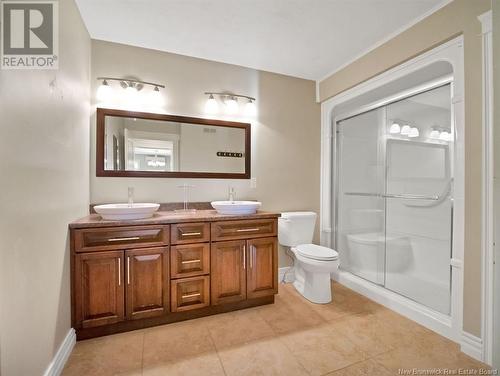 10 Thornhill Crescent, Moncton, NB - Indoor Photo Showing Bathroom