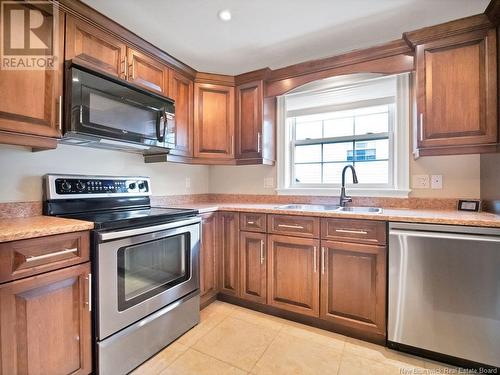 10 Thornhill Crescent, Moncton, NB - Indoor Photo Showing Kitchen With Stainless Steel Kitchen With Double Sink