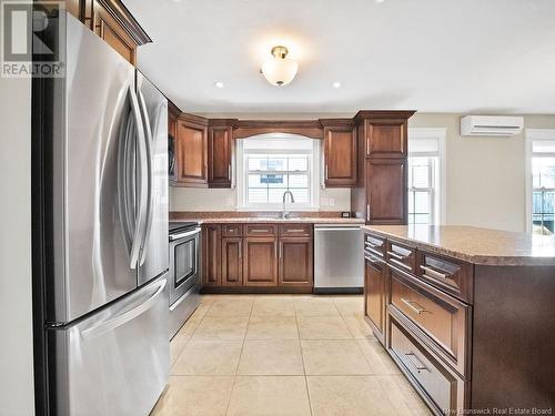 10 Thornhill Crescent, Moncton, NB - Indoor Photo Showing Kitchen With Stainless Steel Kitchen