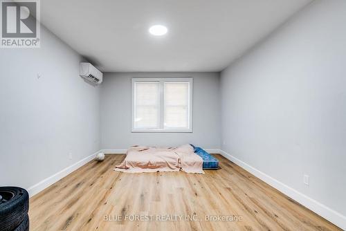 46-48 Wellington Street E, Chatham-Kent (Chatham), ON - Indoor Photo Showing Bedroom