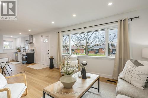 165 Fairhaven Circle, London, ON - Indoor Photo Showing Living Room