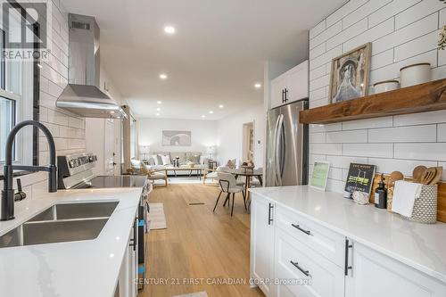 165 Fairhaven Circle, London, ON - Indoor Photo Showing Kitchen With Double Sink With Upgraded Kitchen