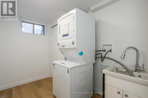 165 Fairhaven Circle, London, ON - Indoor Photo Showing Laundry Room