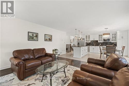 62 Postma Drive, Haldimand (Dunnville), ON - Indoor Photo Showing Living Room