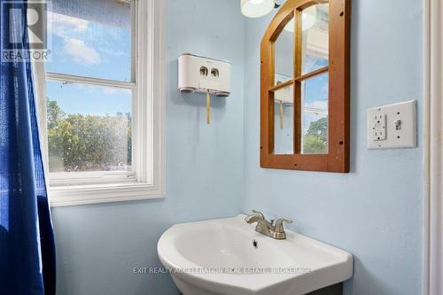 71 Goodyear Road, Greater Napanee, ON - Indoor Photo Showing Bathroom