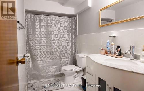 86 Blossom Crescent, Toronto, ON - Indoor Photo Showing Bathroom