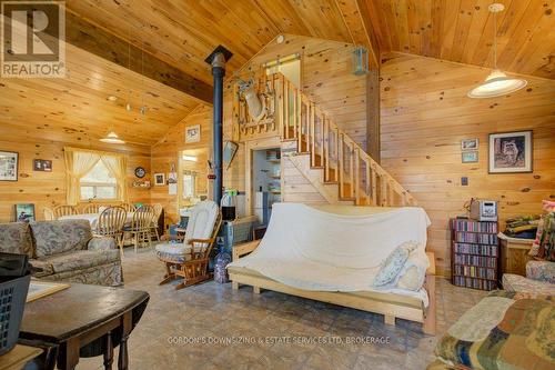 1340 Cannon Trail, North Frontenac (Frontenac North), ON - Indoor Photo Showing Living Room