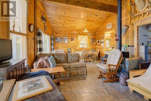 1340 Cannon Trail, North Frontenac (Frontenac North), ON - Indoor Photo Showing Living Room