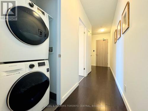 2202 - 390 Cherry Street, Toronto, ON - Indoor Photo Showing Laundry Room