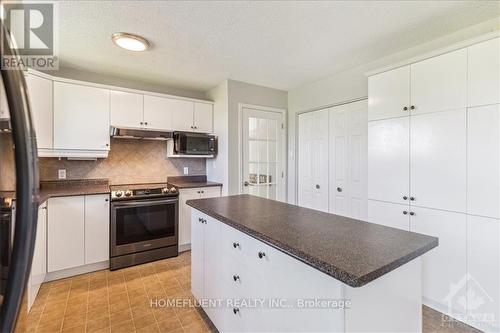 947 Lacroix Road, Clarence-Rockland, ON - Indoor Photo Showing Kitchen