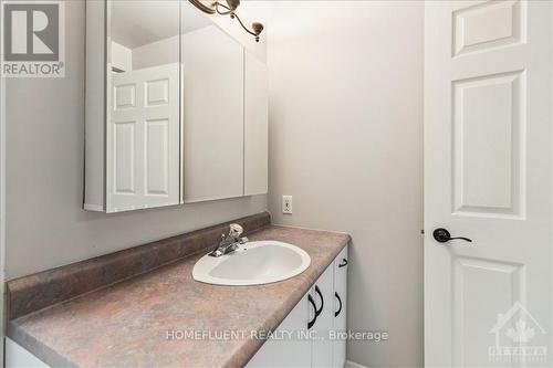 947 Lacroix Road, Clarence-Rockland, ON - Indoor Photo Showing Bathroom