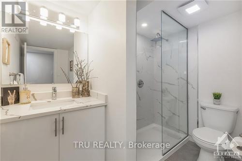 B - 32 Roundhay Drive, Ottawa, ON - Indoor Photo Showing Bathroom