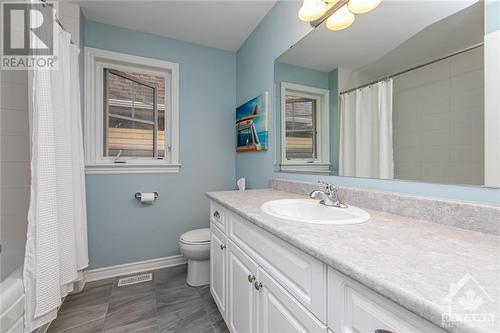 432 Gerry Lalonde Drive, Ottawa, ON - Indoor Photo Showing Bathroom