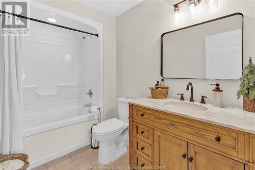 200 Manning Road Unit# 406, Tecumseh, ON - Indoor Photo Showing Bathroom