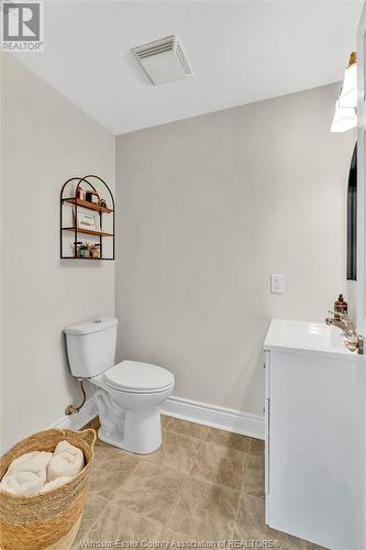 200 Manning Road Unit# 406, Tecumseh, ON - Indoor Photo Showing Bathroom