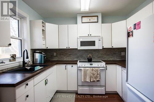 2340 11 S, Oro-Medonte, ON - Indoor Photo Showing Kitchen