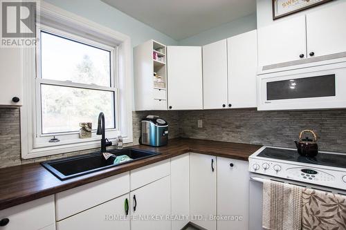 2340 11 S, Oro-Medonte, ON - Indoor Photo Showing Kitchen With Double Sink