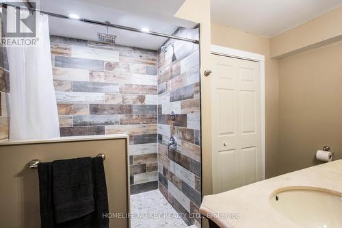 2340 11 S, Oro-Medonte, ON - Indoor Photo Showing Bathroom