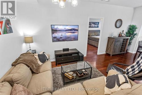 311 - 628 Fleet Street, Toronto (Niagara), ON - Indoor Photo Showing Living Room