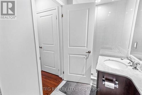 311 - 628 Fleet Street, Toronto (Niagara), ON - Indoor Photo Showing Bathroom