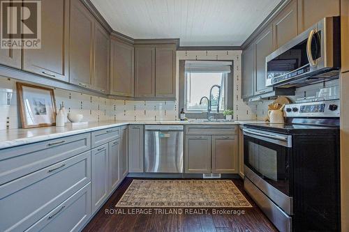 144 Baseline Road W, London, ON - Indoor Photo Showing Kitchen