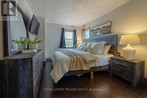 144 Baseline Road W, London, ON - Indoor Photo Showing Bedroom