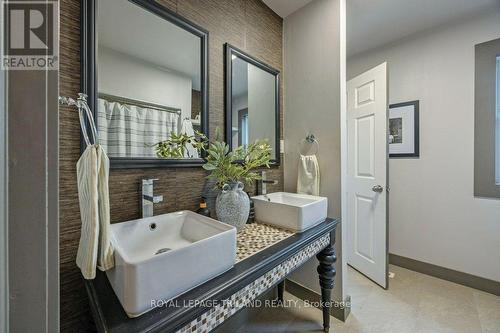 144 Baseline Road W, London, ON - Indoor Photo Showing Bathroom