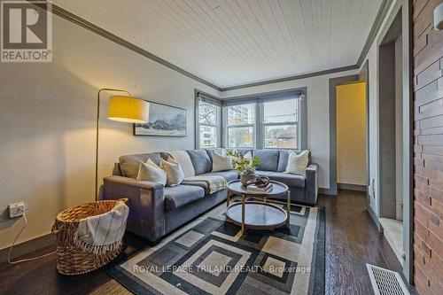 144 Baseline Road W, London, ON - Indoor Photo Showing Living Room