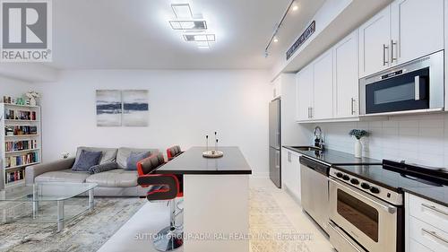 1209 - 10 Gatineau Drive, Vaughan, ON - Indoor Photo Showing Kitchen With Stainless Steel Kitchen