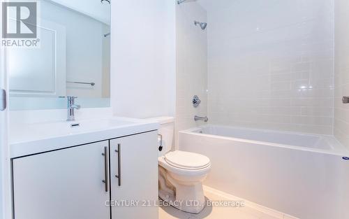 1606 - 65 Speers Road, Oakville, ON - Indoor Photo Showing Bathroom